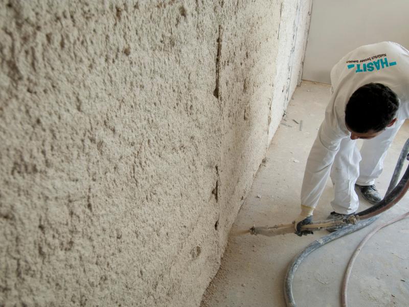 Aerogel-Dämmputz mit Dämmputz beschichtete Wand